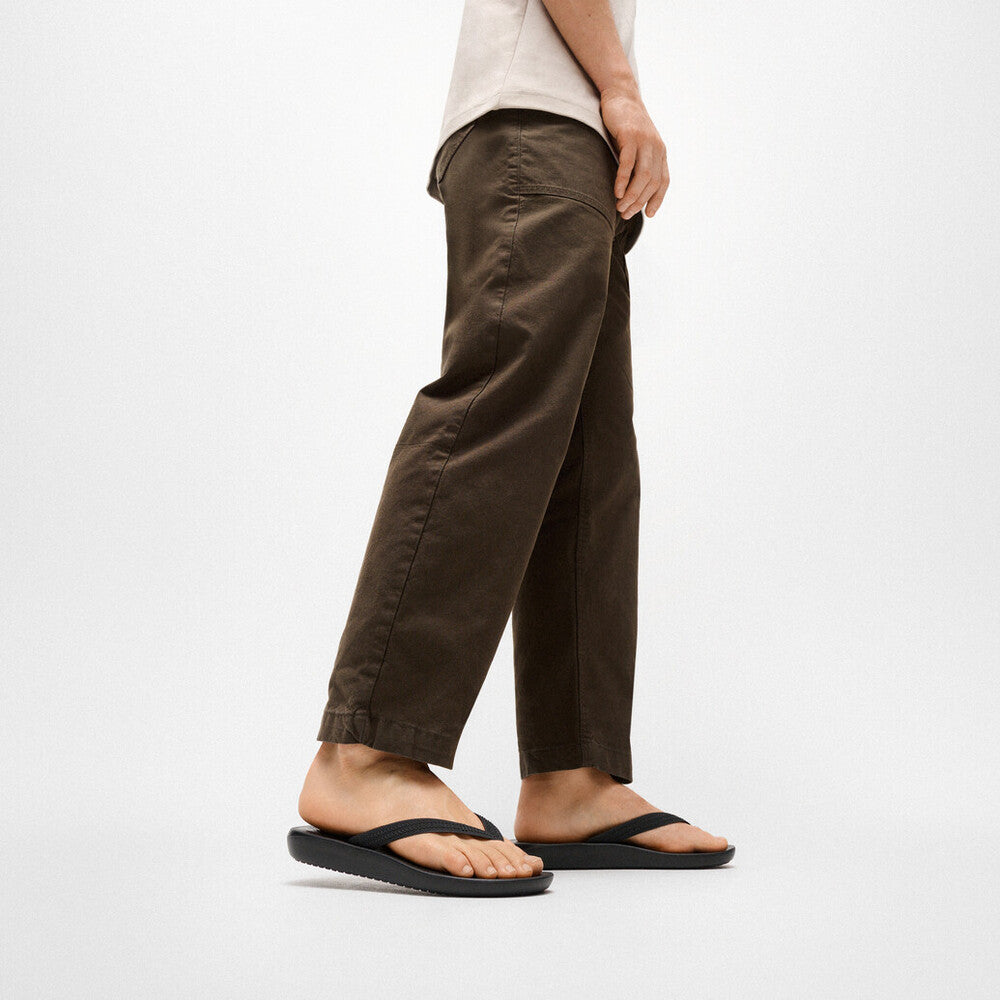 iQUSHION MENS TEXTURED-STRAP FLIP-FLOPS