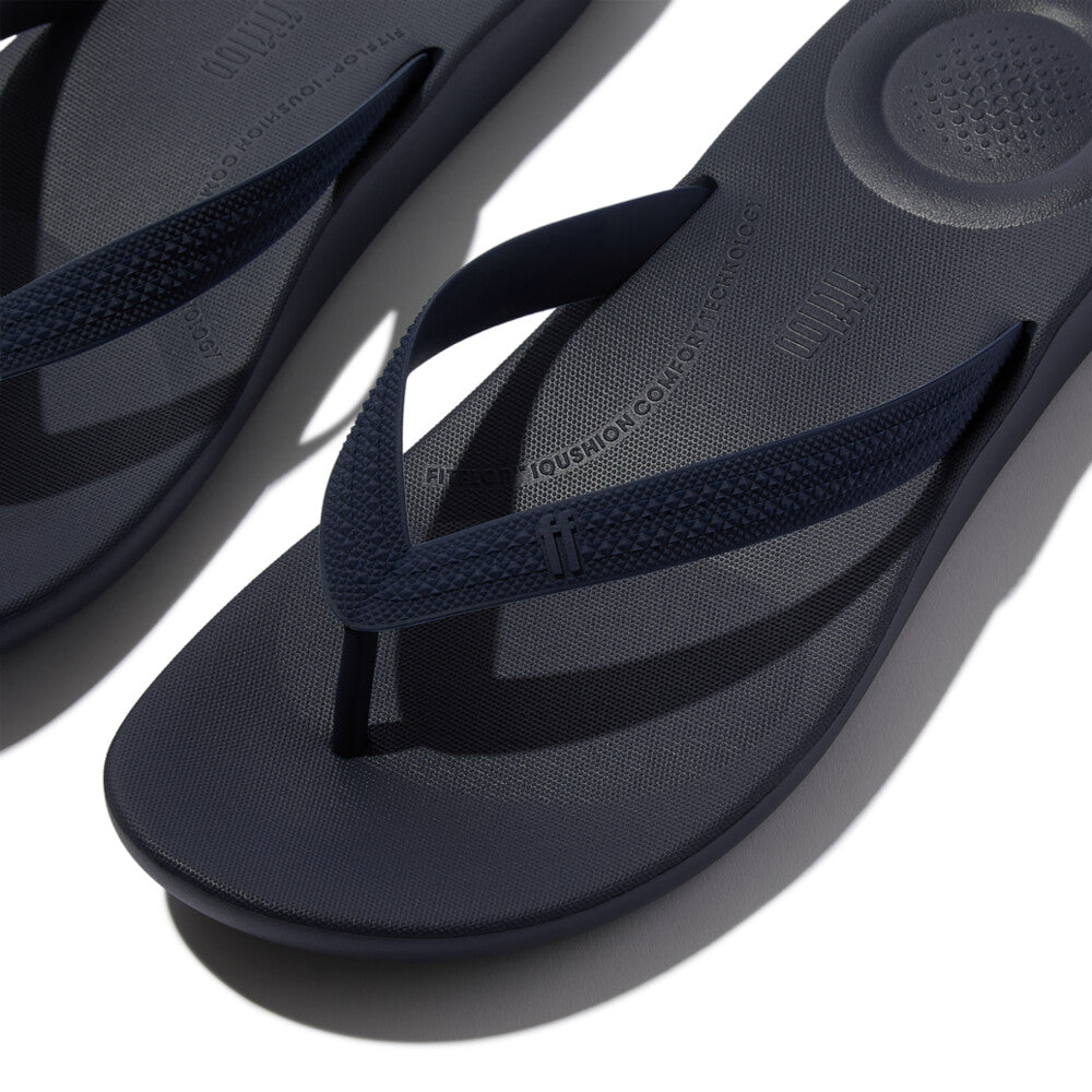 iQUSHION MENS TEXTURED-STRAP FLIP-FLOPS