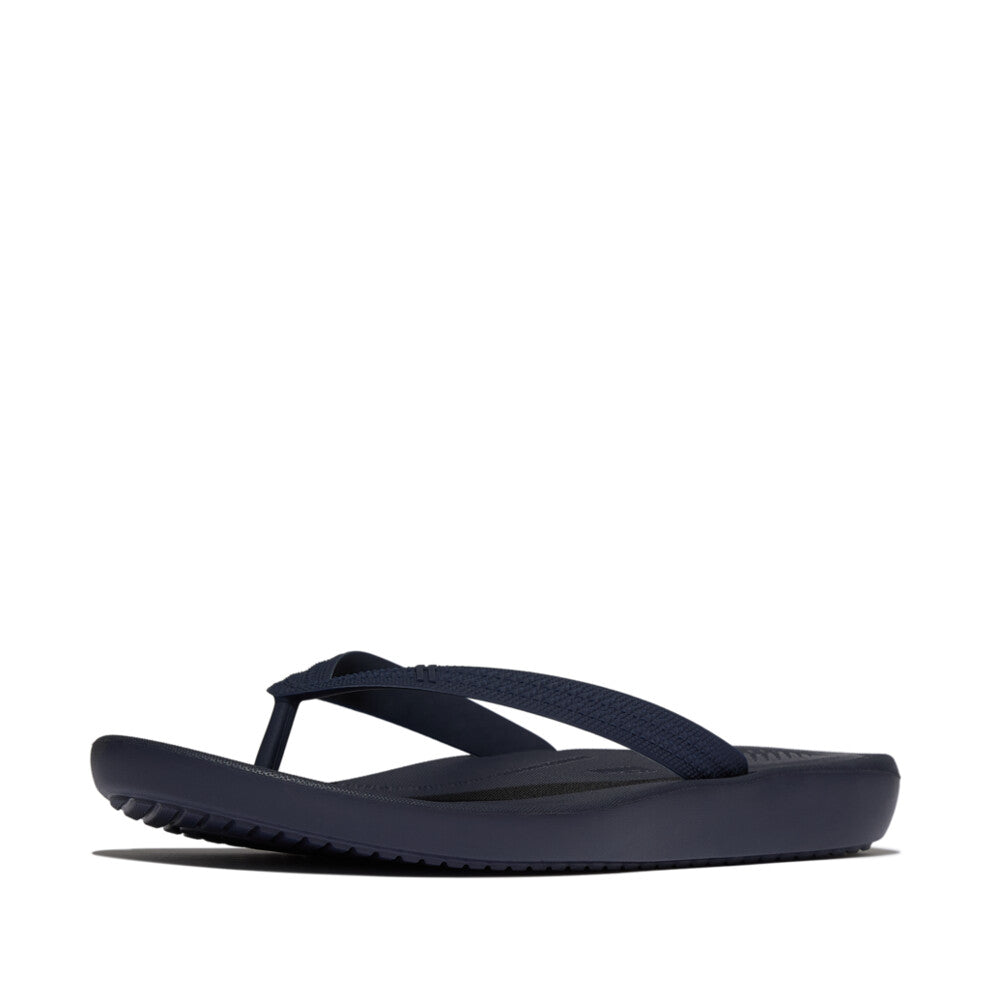 iQUSHION MENS TEXTURED-STRAP FLIP-FLOPS