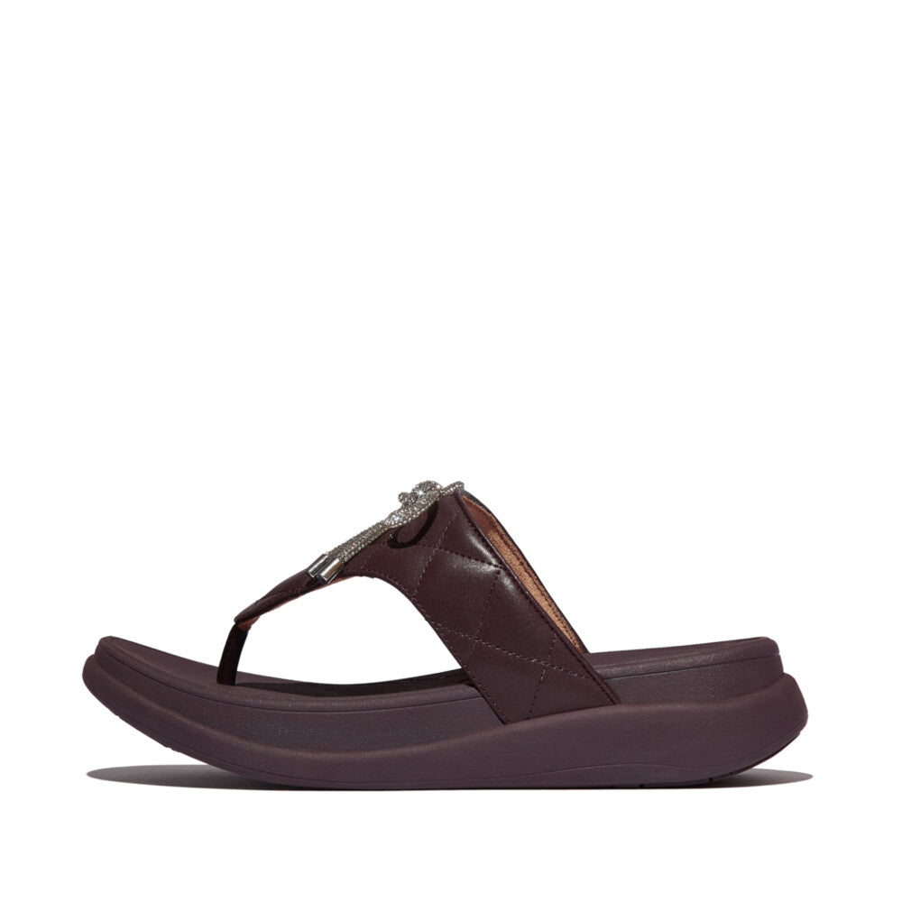 F-MODE GO CRYSTAL-BOW QUILTED TOE-POST SANDALS