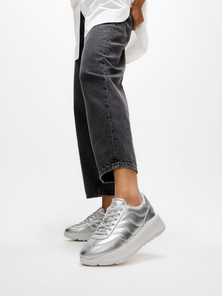 F-MODE T-TOE WAVE METALLIC-LEATHER SNEAKERS