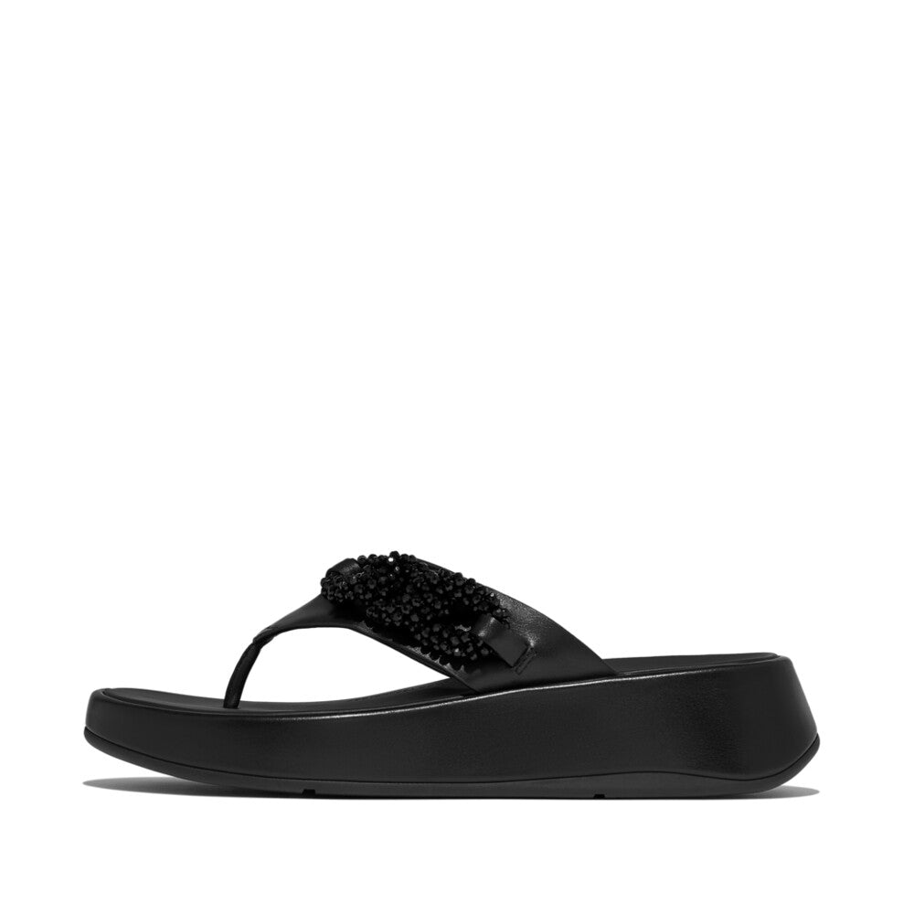 F-MODE BEADED-CHAIN LEATHER TOE-POST SANDALS