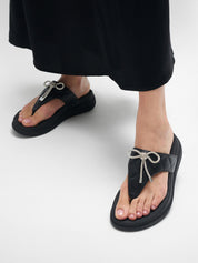 F-MODE GO CRYSTAL-BOW QUILTED TOE-POST SANDALS - ALL BLACK (E1N-090)