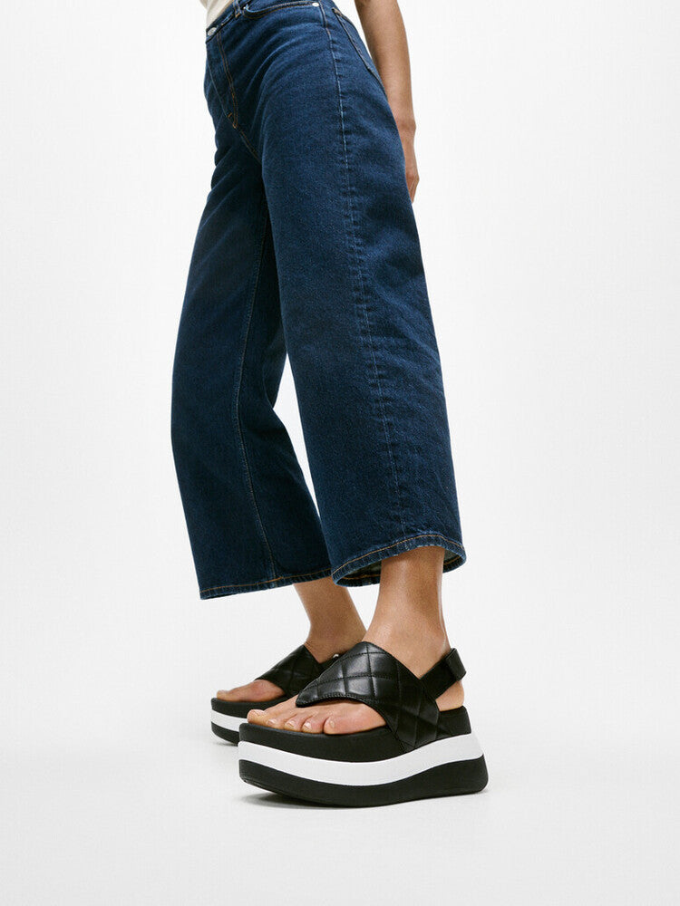 F-MODE STACK QUILTED-LEATHER BACK-STRAP TOE-POST SANDALS - BLACK (E4M-001)