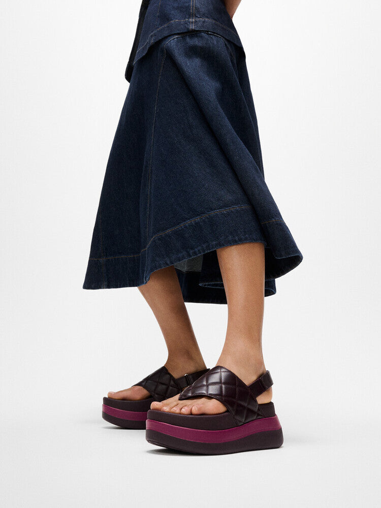 F-MODE STACK QUILTED-LEATHER BACK-STRAP TOE-POST SANDALS - PLUMBERRY (E4M-C88)