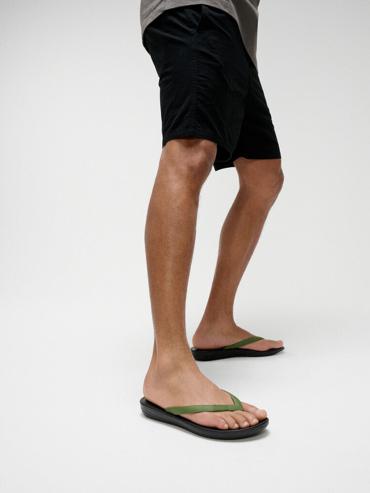 iQUSHION MENS ERGONOMIC FLIP-FLOPS -BLACK/LEAF GREEN