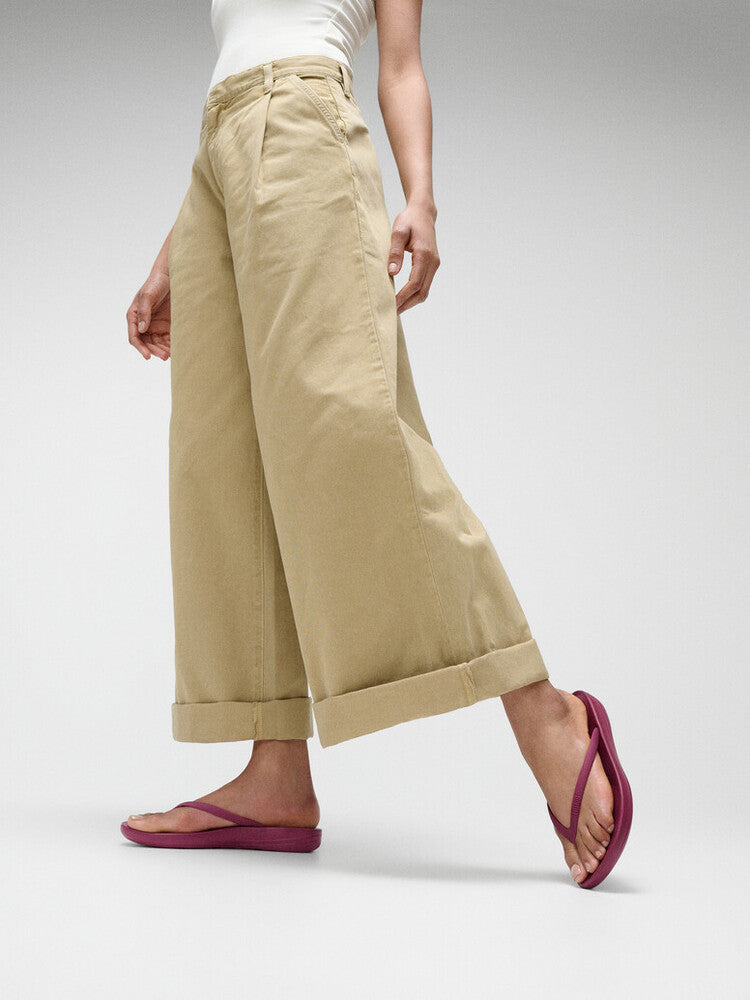 iQUSHION ERGONOMIC FLIP-FLOPS - RUBY (E54-288)