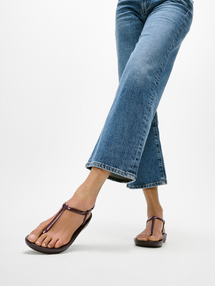 IQUSHION SPLASH GLITTER T-BAR SANDALS