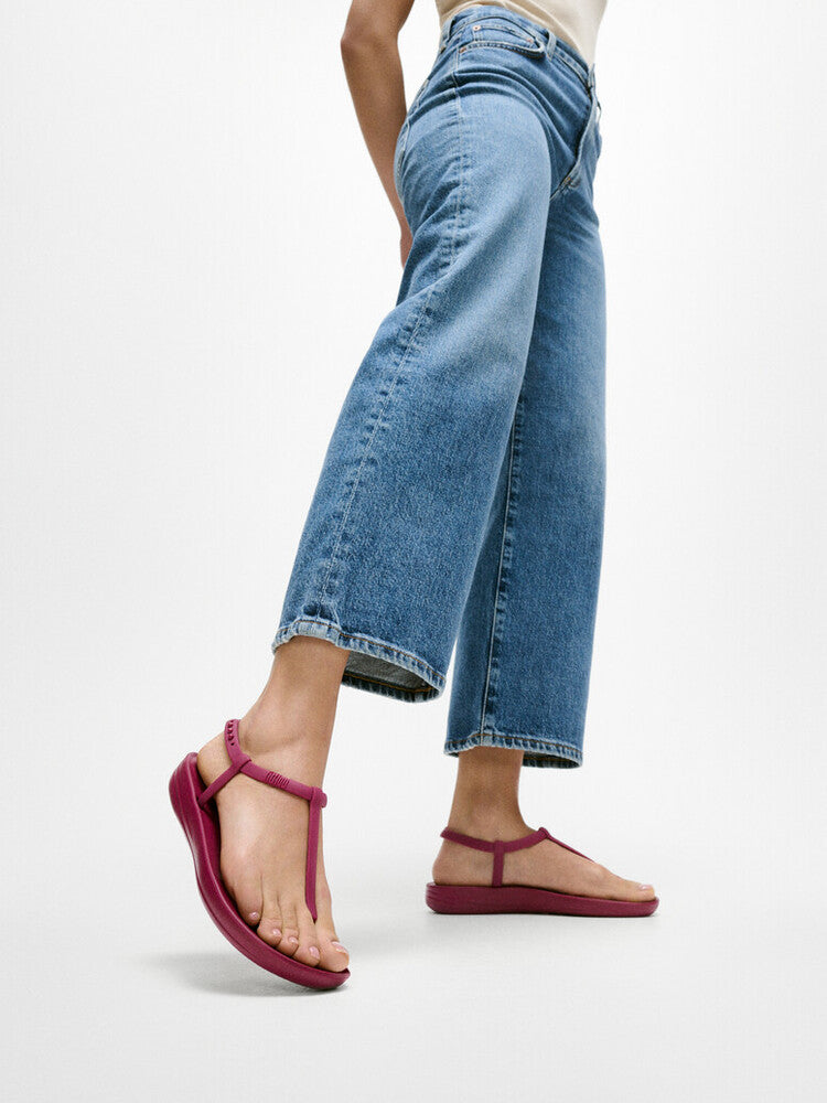 iQUSHION SPLASH T-BAR SANDALS - RUBY (JD8-288)
