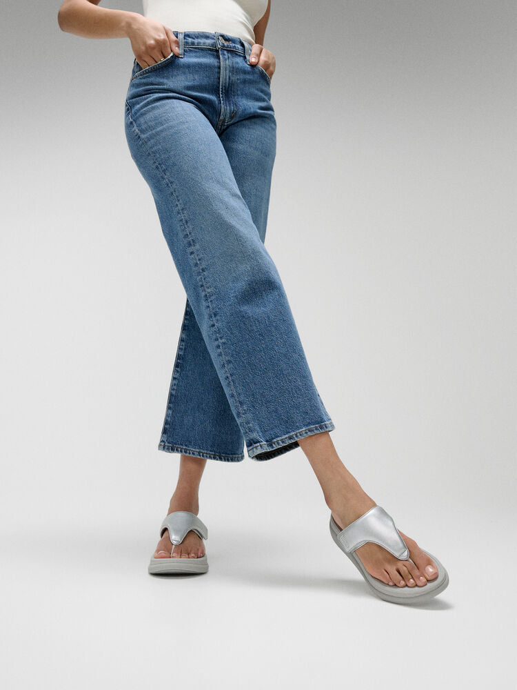 F-MODE GO ADJUSTABLE FLATFORM TOE-POST SANDALS