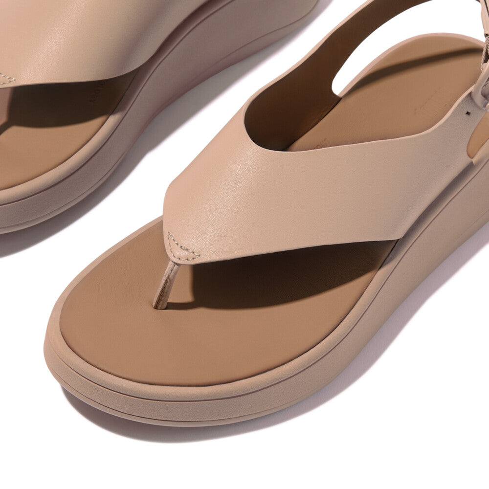 F-MODE LEATHER FLATFORM BACK-STRAP T/POST SANDALS