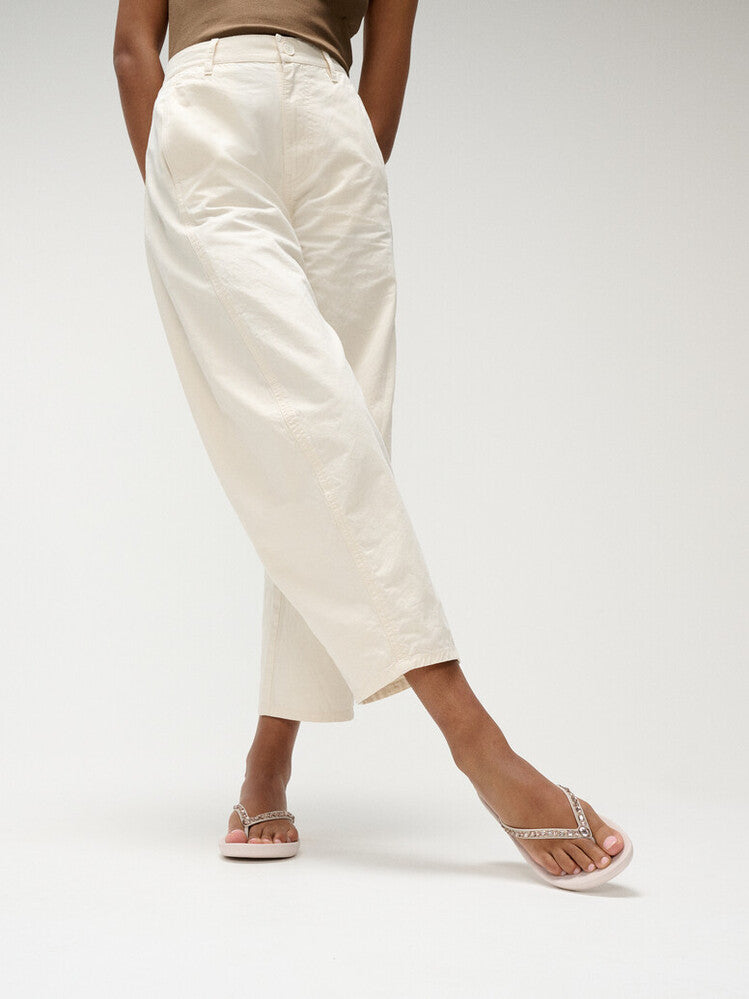 iQUSHION MULTI-CRYSTAL ERGONOMIC FLIP-FLOPS