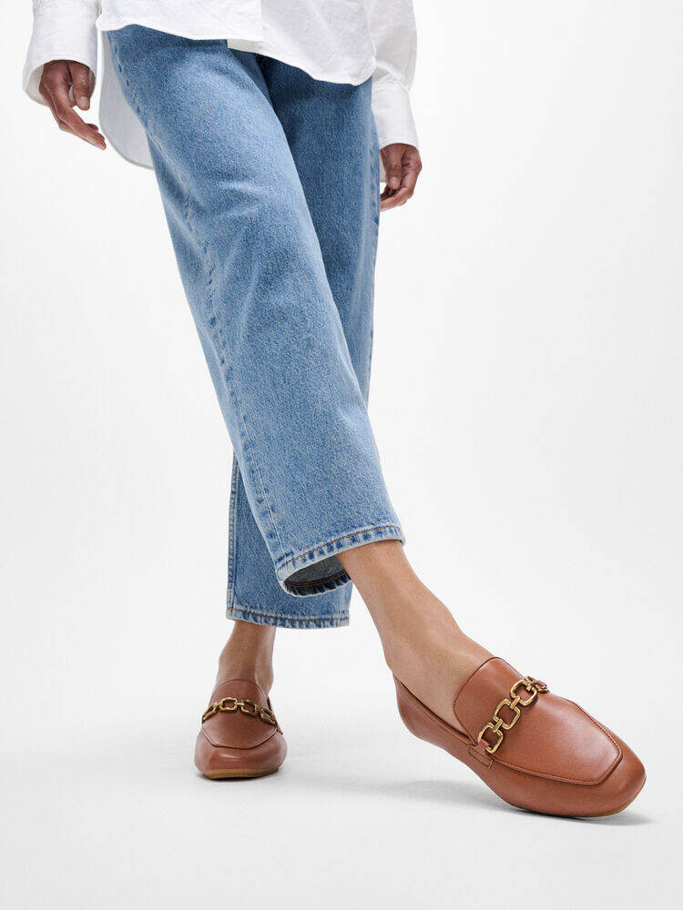 DELICATO SQUARE-CHAIN SOFT LEATHER LOAFERS