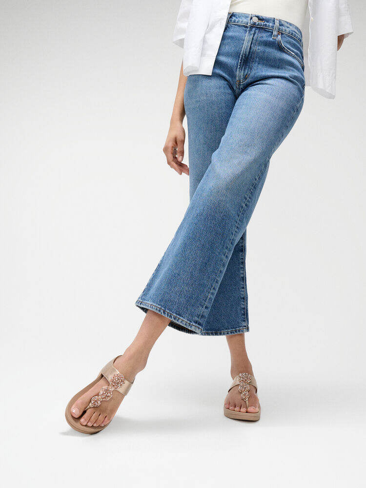 FINO BEADIE-BUTTON METALLIC TOE-POST SANDALS