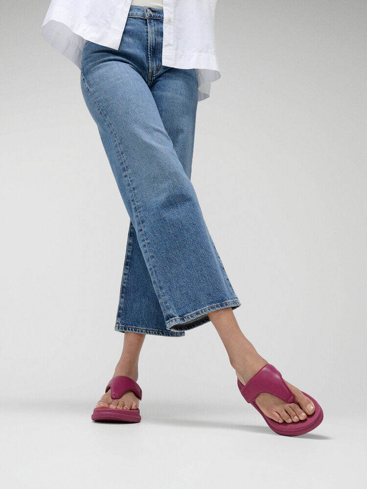 F-MODE GO ADJUSTABLE FLATFORM TOE-POST SANDALS