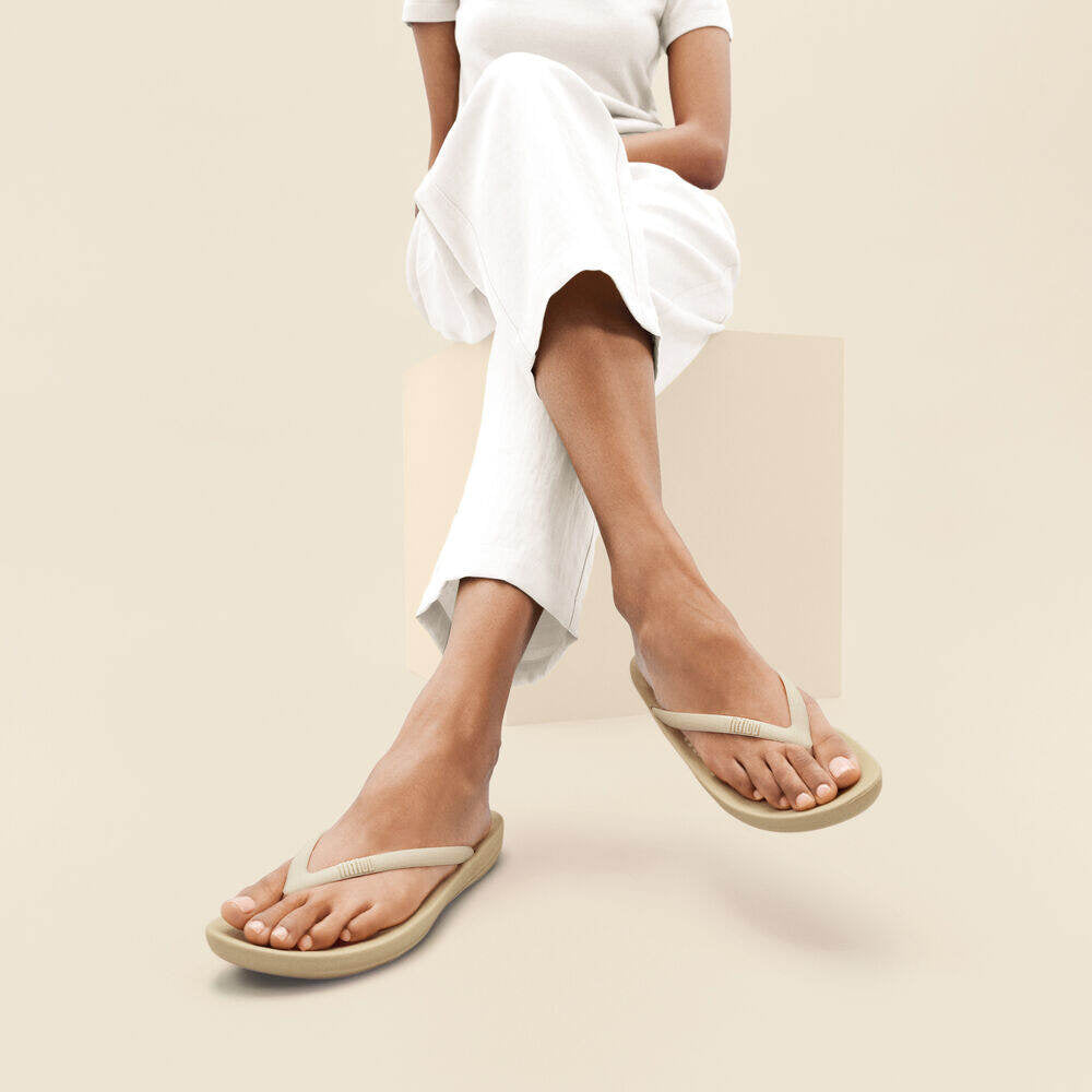 IQUSHION x PANTONE FLIP FLOP - SOLID