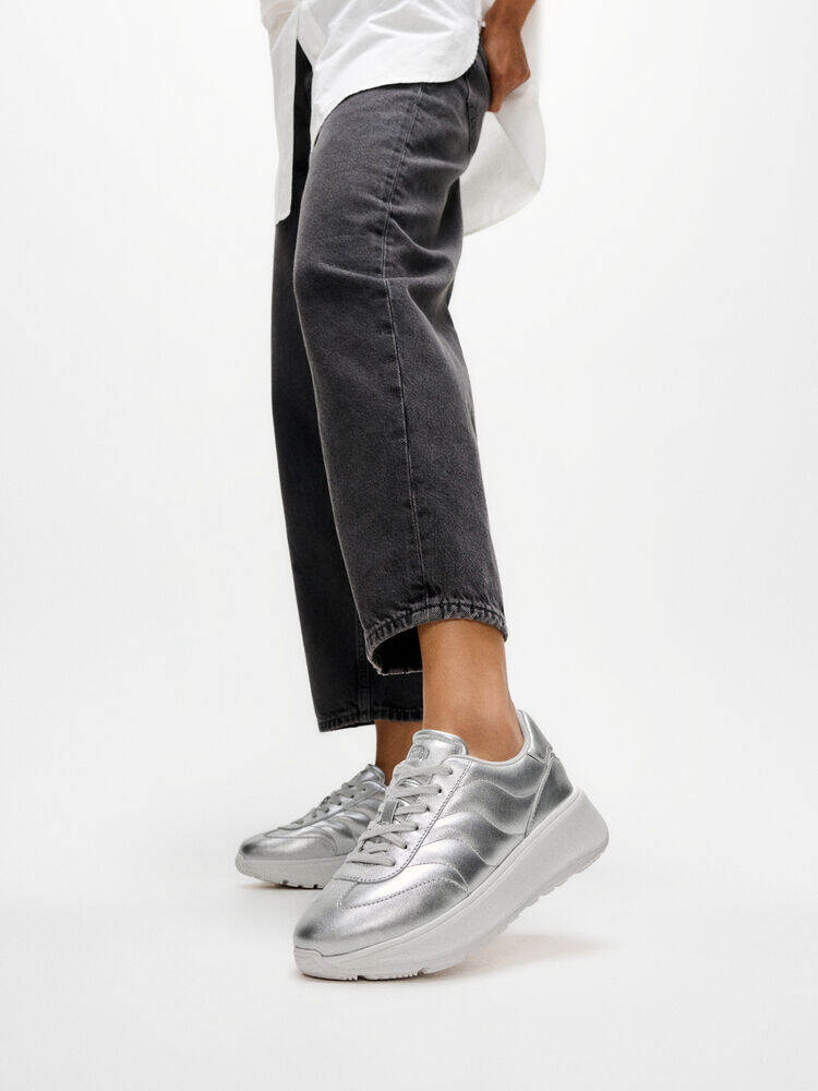 F-MODE T-TOE WAVE METALLIC-LEATHER SNEAKERS