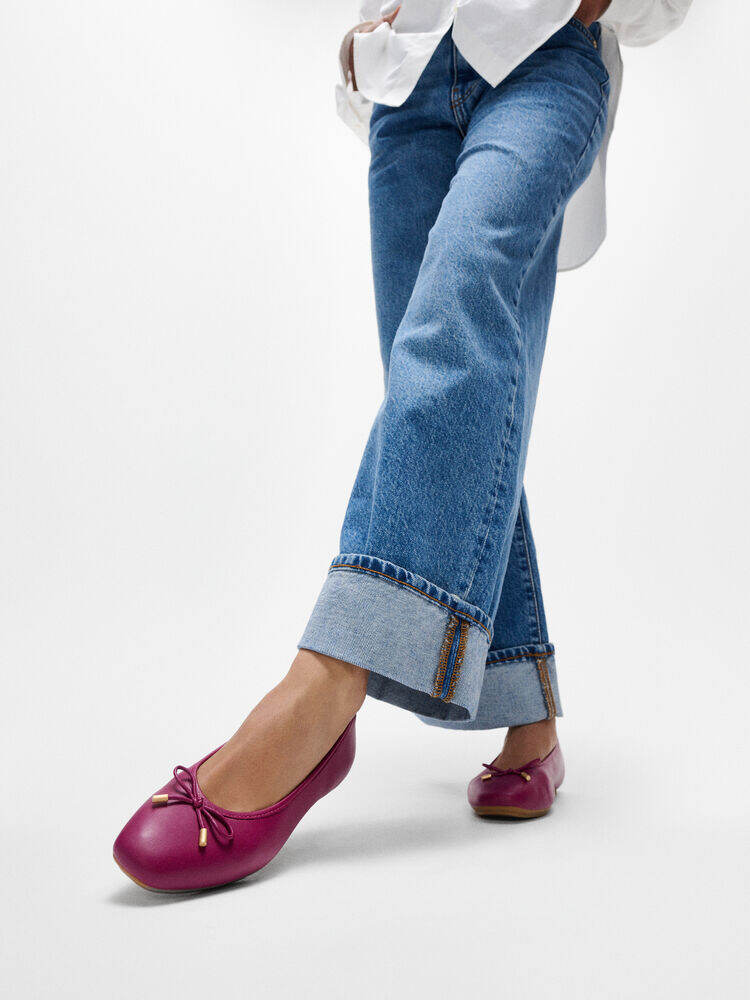 DELICATO BOW SOFT LEATHER BALLERINAS