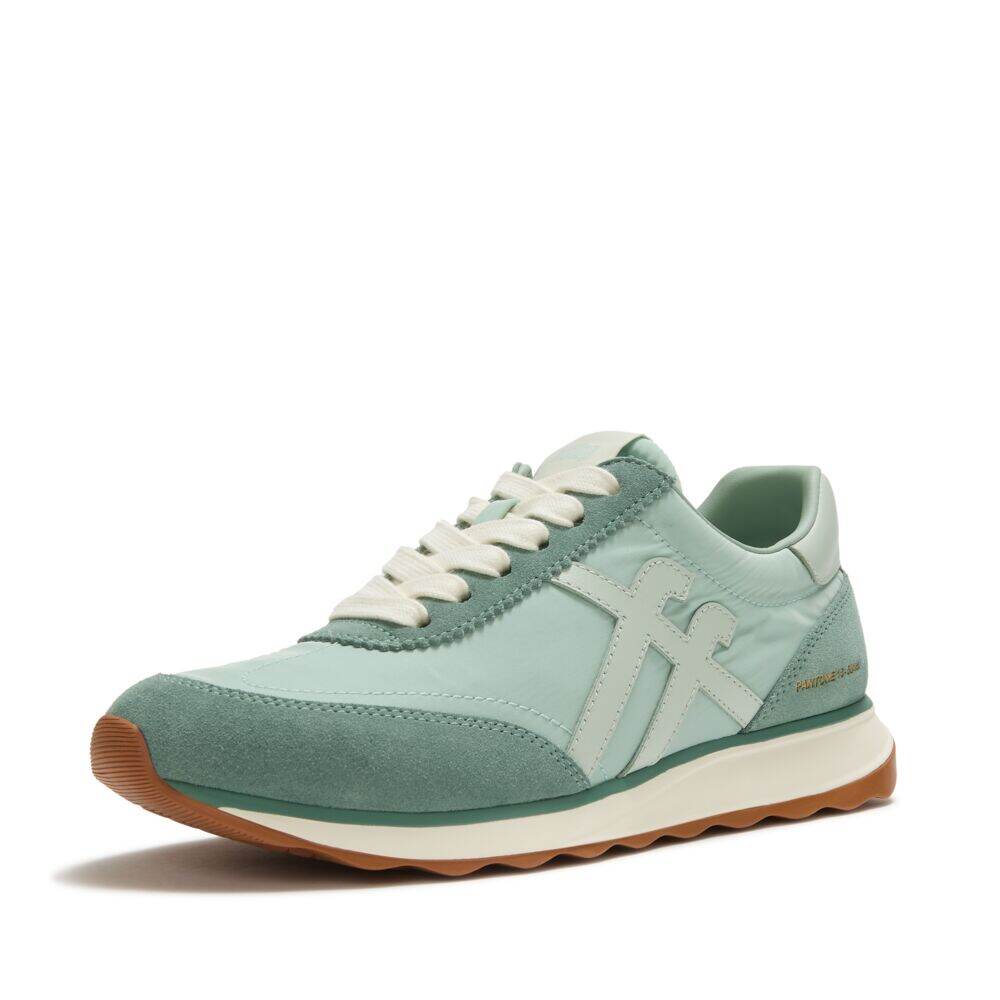 RETRO-Q x PANTONE SNEAKER