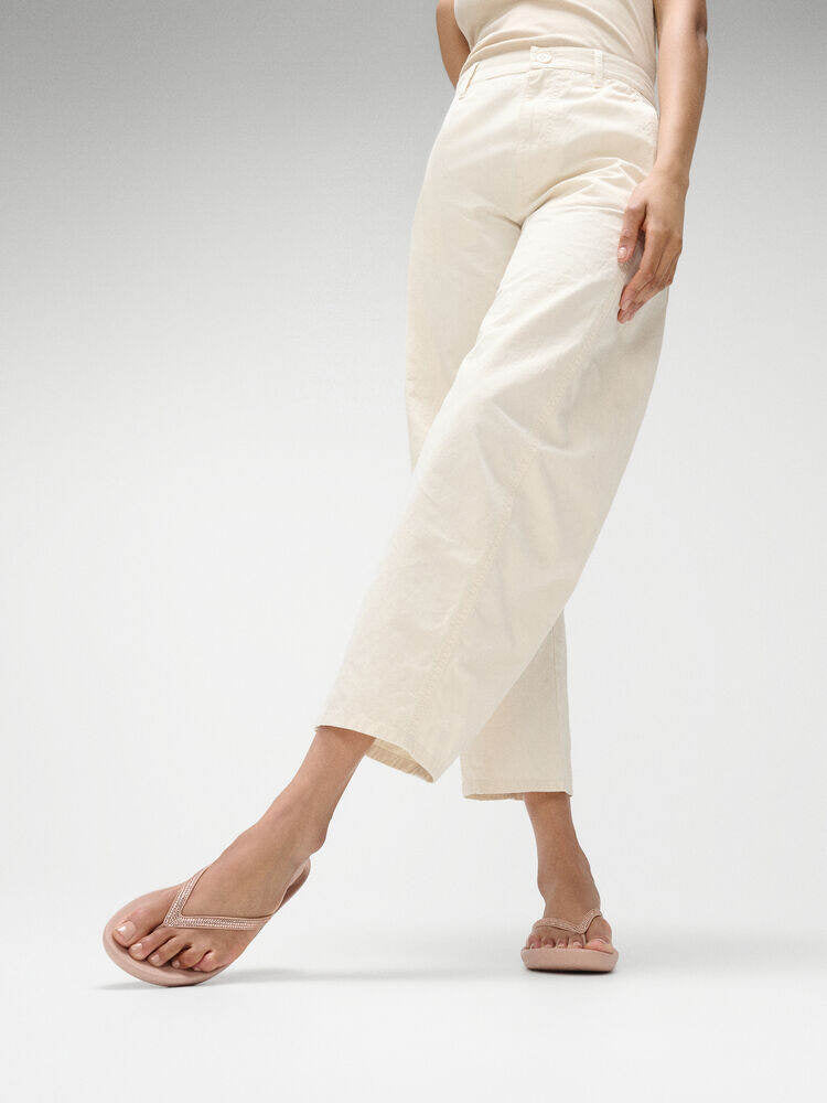 iQUSHION SPARKLE FLIP-FLOPS